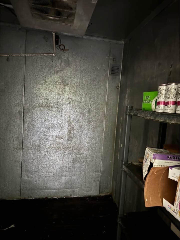 used 8ft x 8ft x8ft complete walk in cooler with compressor