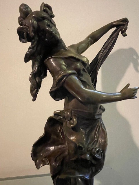 Auguste Moreau Figural Bronze - En Vedette - Signed