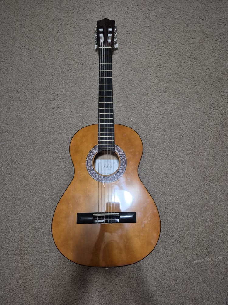 Brown Guitar 3/4