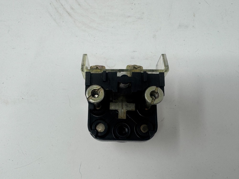 ALLEN-BRADLEY 800T-XD2 SER. D Red Push Button Switch