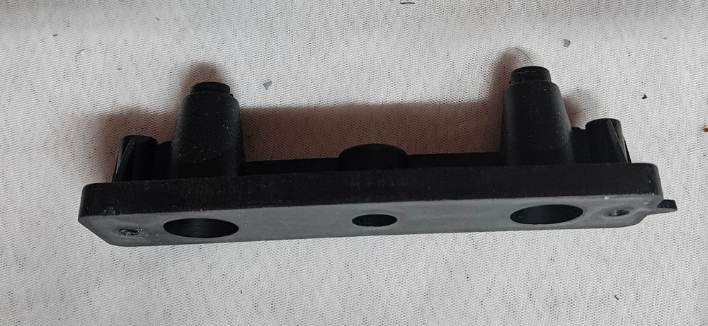 ROLAND KR-75 Keyboard Key Panel Plastic SUPPORT BRACKET