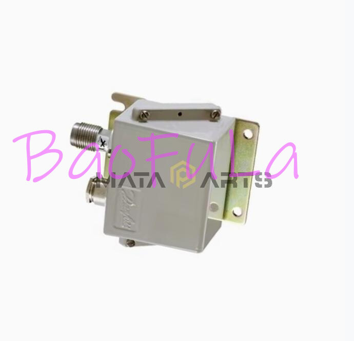 1PCS New Danfoss 084G2114 Pressure Transmitter Sensor