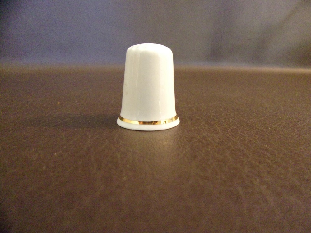 Porcelain Holiday 2000 Thimble Fiskars Wal-Mart
