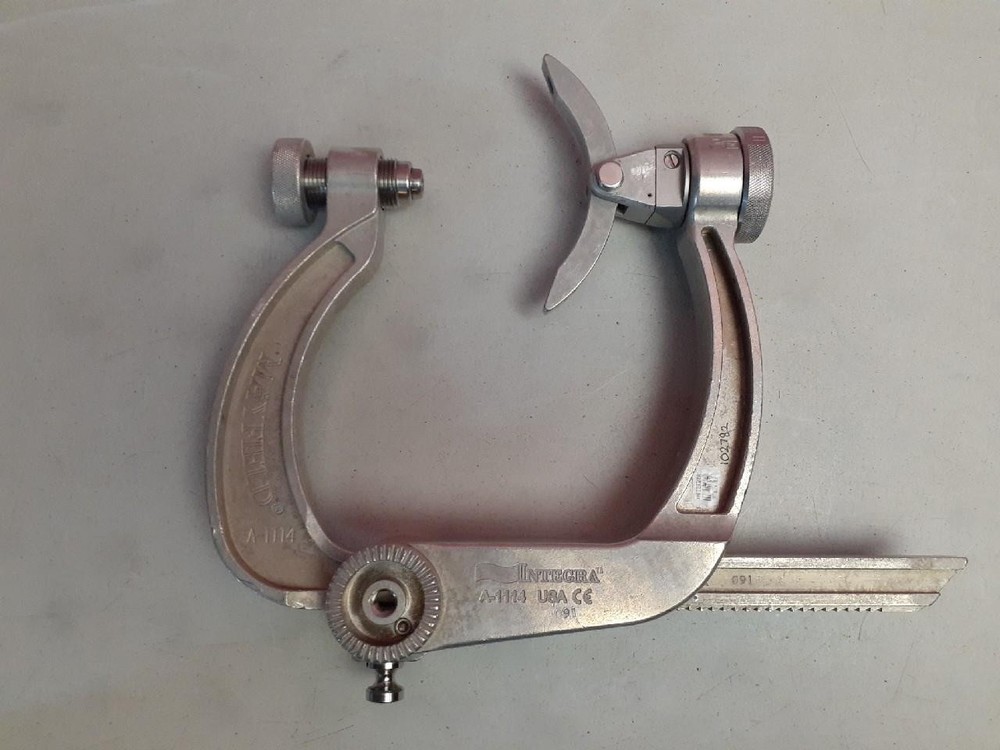 Integra Mayfield Infinity Cranial Fixation Skull Clamp A-1114 Table Attachment