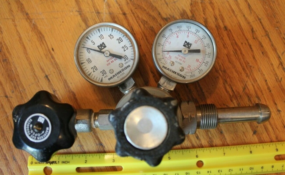 Matheson Model 3501-510 Gas Regulator Assembly with gauges