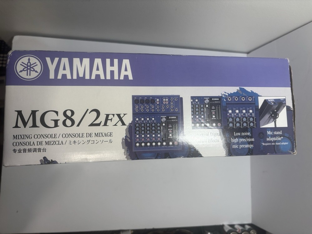 YAMAHA MG8/2FX Mixing Console