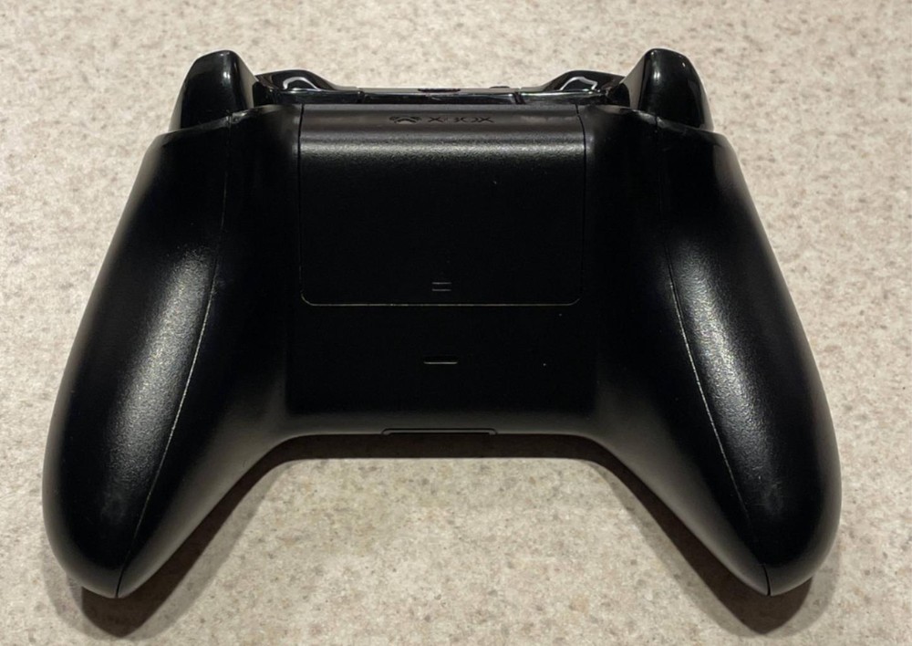 Microsoft 1537 Black Handheld Bluetooth Wireless Gaming Controller For Xbox One