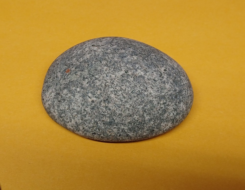 Fluorescent Sodalite ( Yooperlite ) 3.4 oz. A Bright and Nice Yooperlite