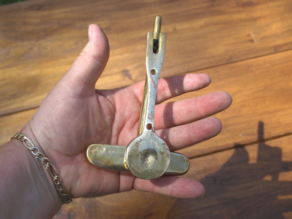 Golf Putter Door Knocker with Brass Finish