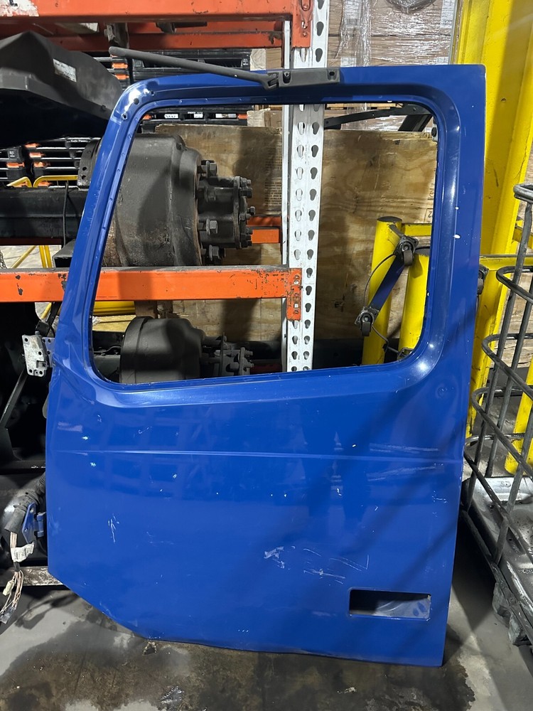 2004 - 2018  VOLVO VNL DRIVER SIDE DOOR