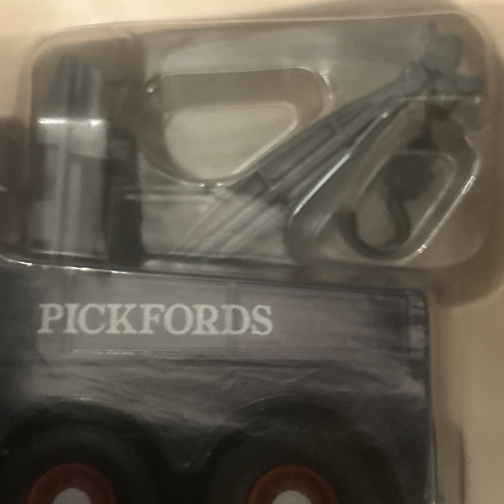 CORGI CC17502 PICKFORDS with cert 0004+ mirrors