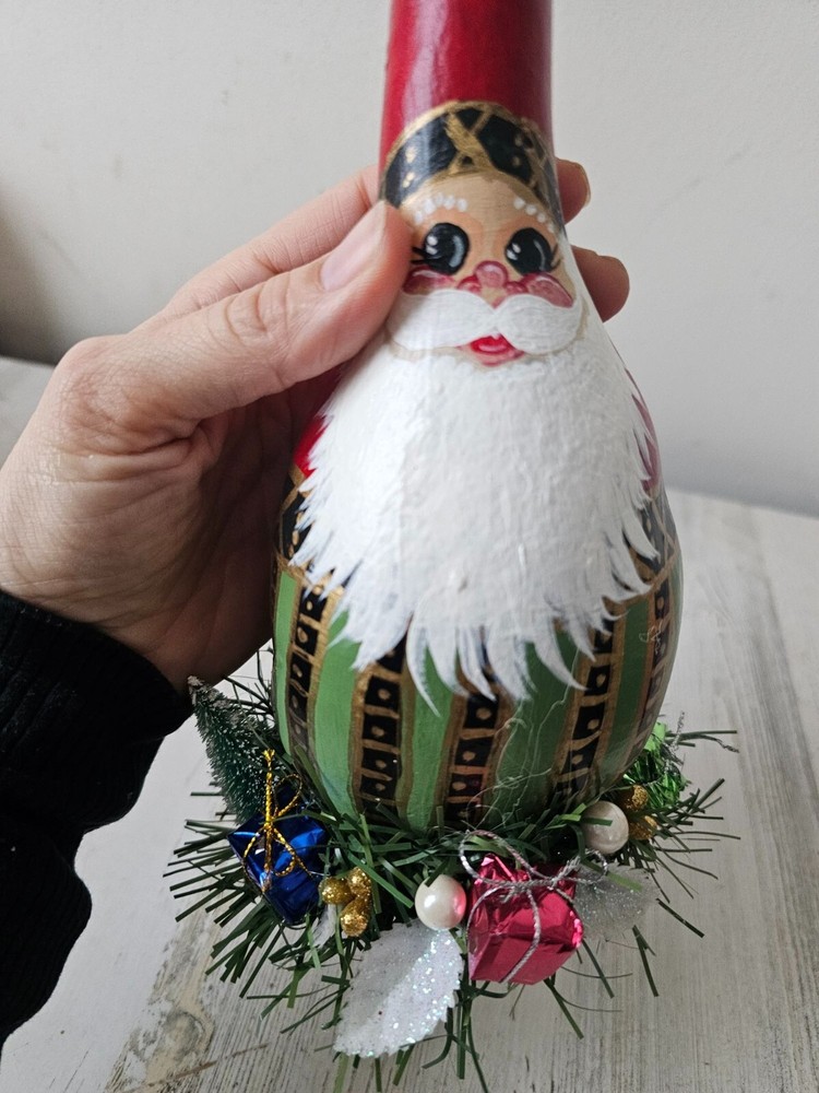 Santa gord Xmas present decor unique statue figurine