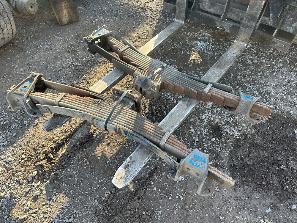 FREIGHTLINER FL70 LEAF SPRING REAR SET OEM LOW MILE TRUCK
