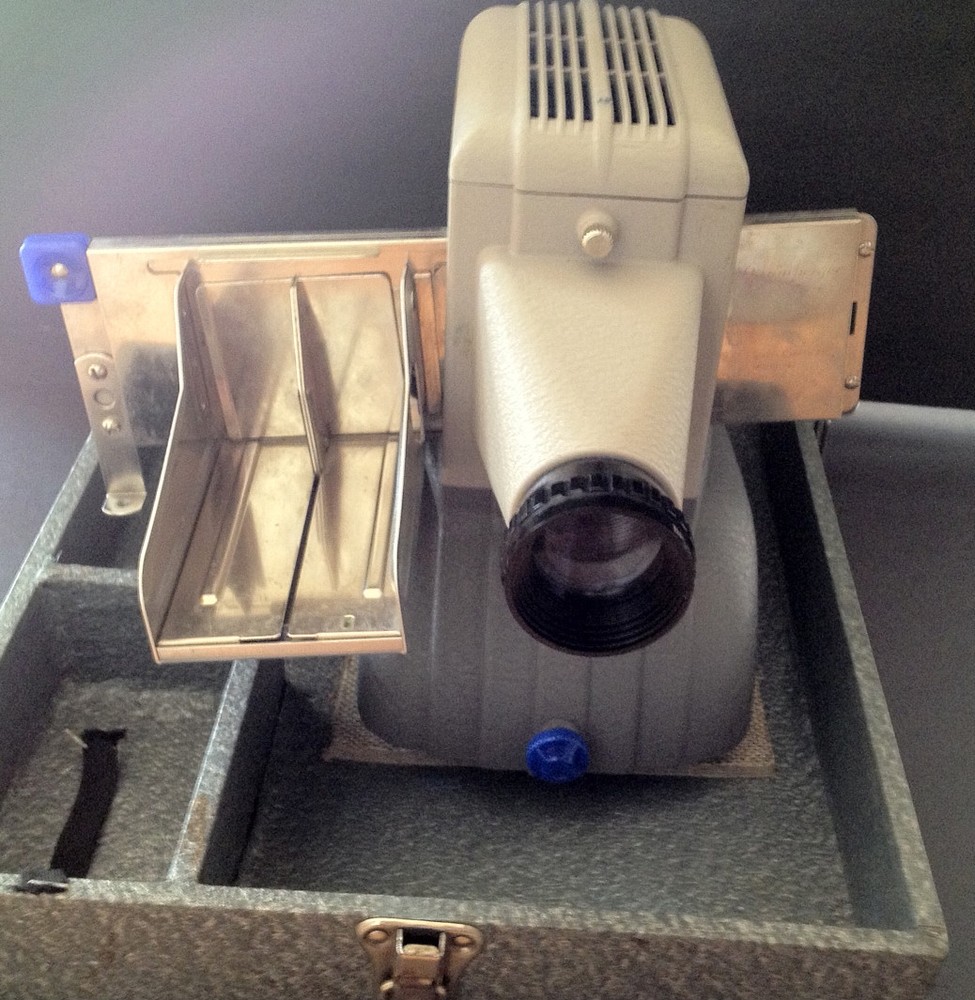 Vintage BRUMBERGER Projector Model 1406 Multi Slides EX+ Shape with Case +Extras