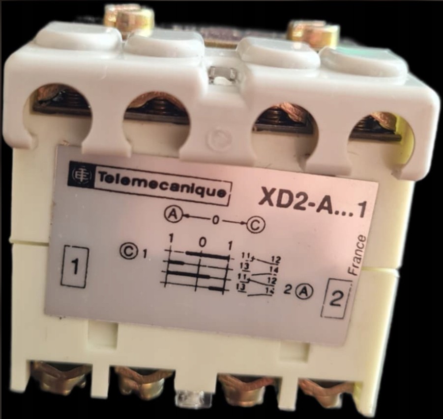 Telemecanique XD2AC221 Joystick Switch 2-Way