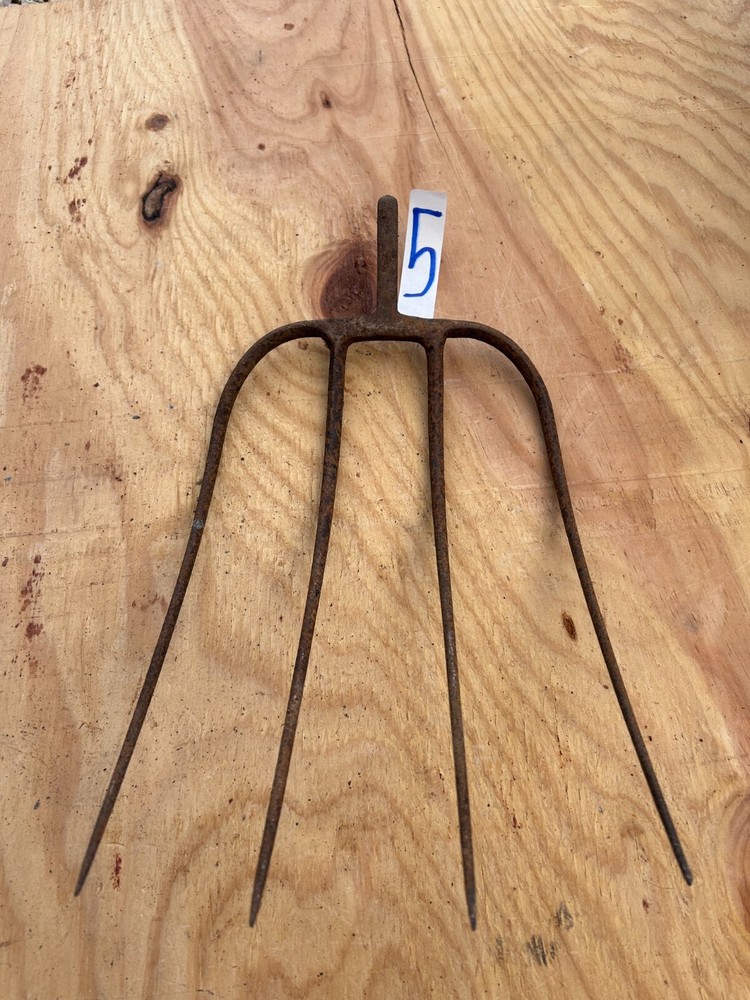 Fork Rake Head 4 Thines Rusty Rustic no handle Original Vintage Primitive Metal