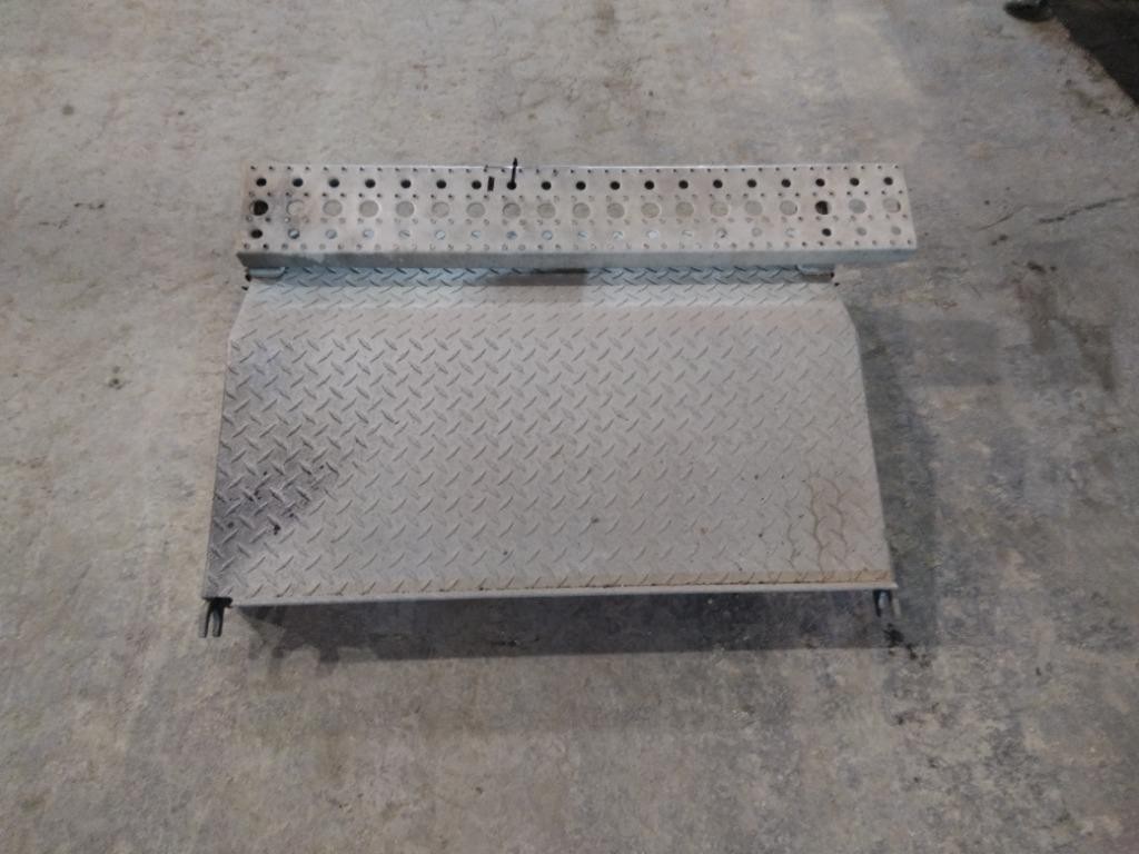 Replaces NA 2011 FREIGHTLINER CASCADIA 125 BATTERY BOX COVER , MN