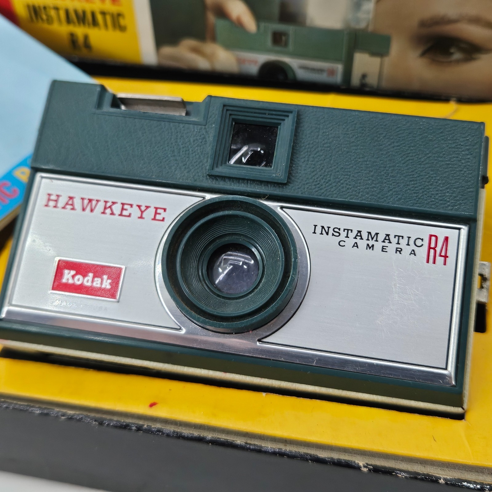 Kodak Hawkeye Instamatic R4 Vin Camera Flash Model Original Box