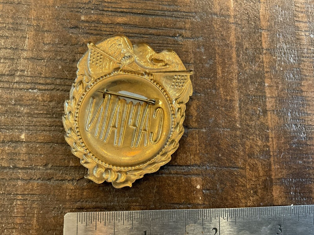 ORIGINAL VINTAGE FIREMAN ? CAPTAIN EAGLE FLAGS PIN