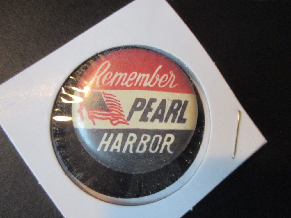 ORIGINAL WWII ANTI AXIS US HOMEFRONT REMEMBER PEARL HARBOR  1 1/4 INCH PIN(219)