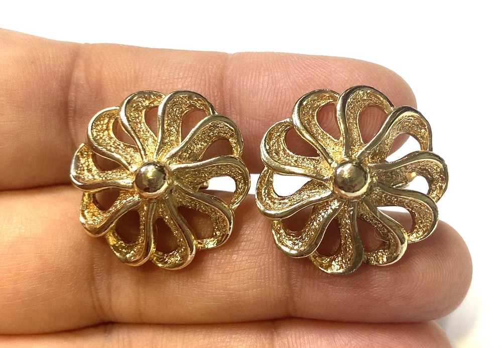 1.376  Vintage earrings, gold tone, openwork, Sarah Coventry