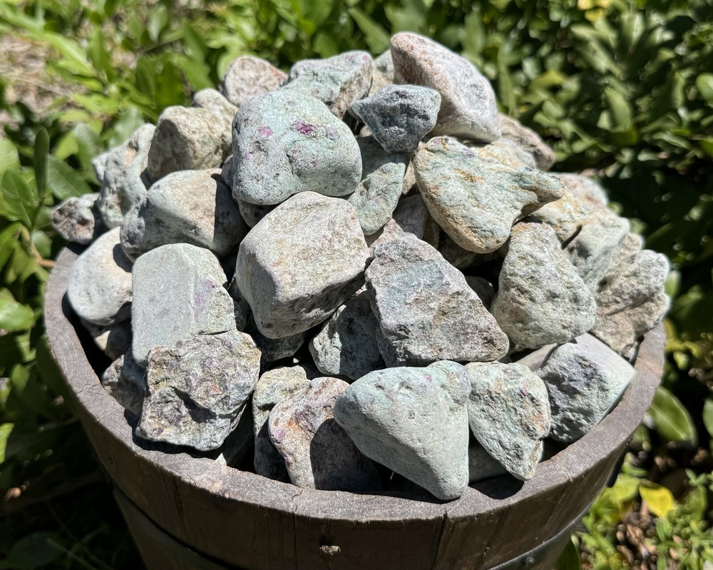 1/2 lb CLEARANCE Bulk Lot Natural Rough Ruby Zoisite (Raw Ruby Zoisite, 8 oz)