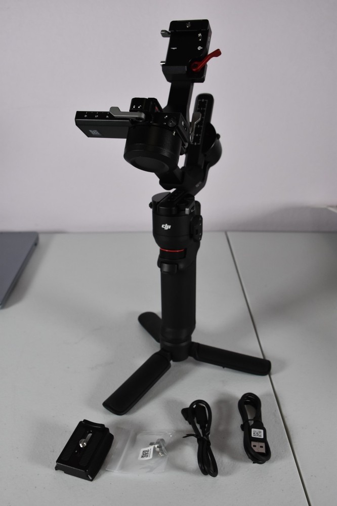 DJI RS 3 Mini Camera Gimbal 3-Axis Stabilizer - Complete