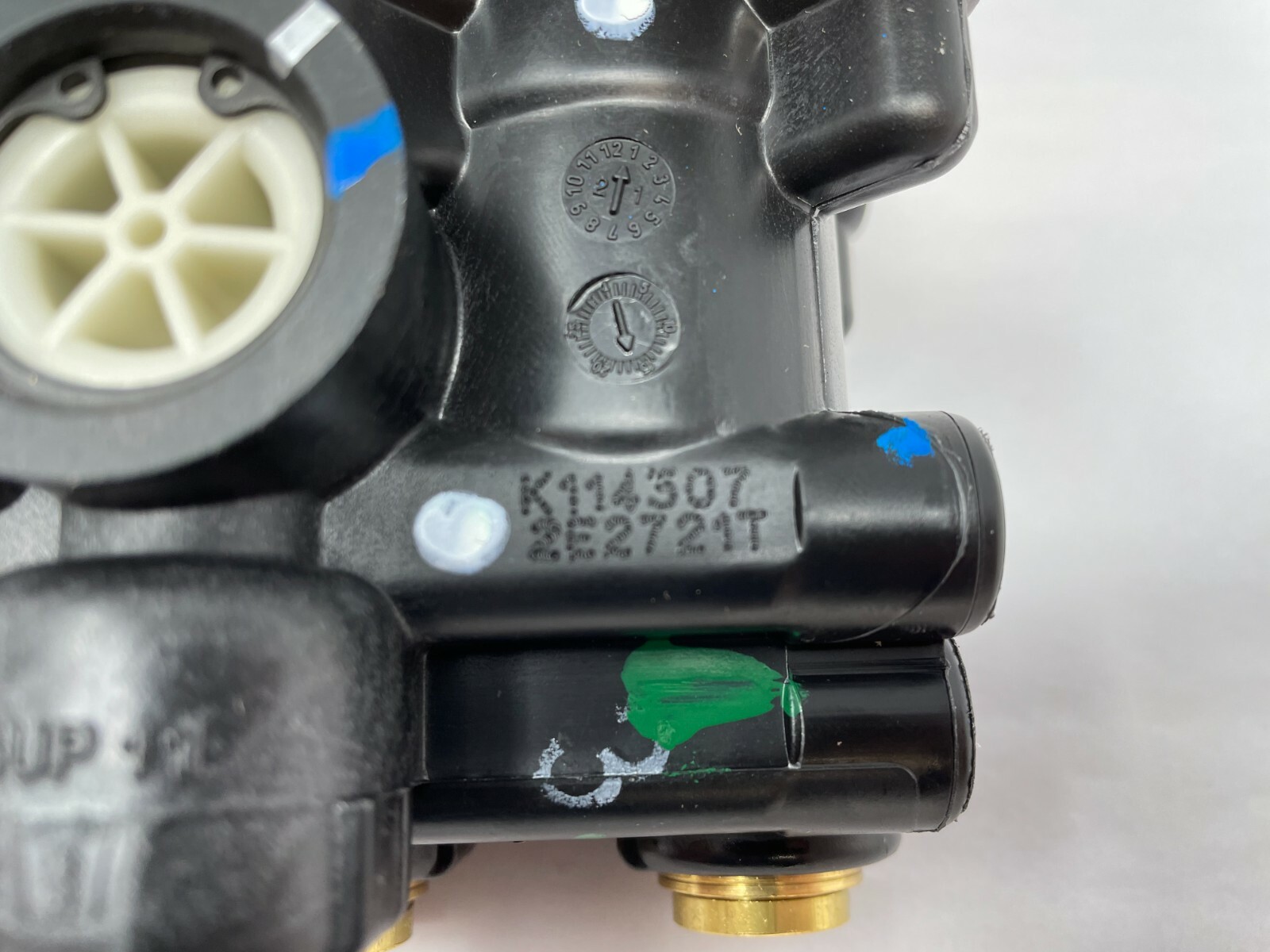 NEW OEM Genuine Bendix MV-3 Parking Air Brake Dash Control Valve PN# K120153