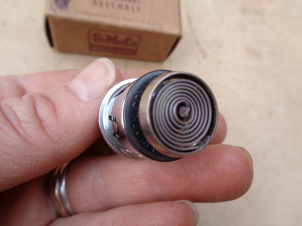 NOS 1950 Ford CIGAR / CIGARETTE LIGHTER Assembly Original Knob & Element