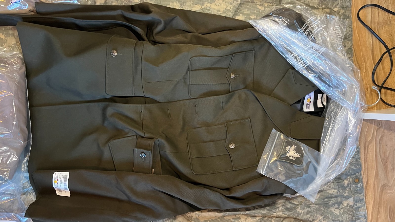 Army issue AGSU Military Service Uniform (NEVER WORN)