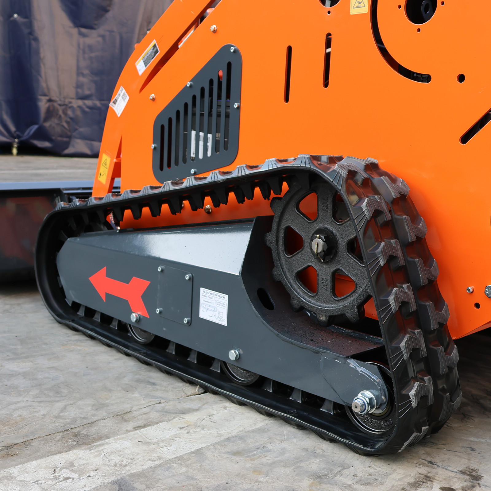 24HP Mini Skid Steer Loader 2-Cylinder Engine with Pallet Fork