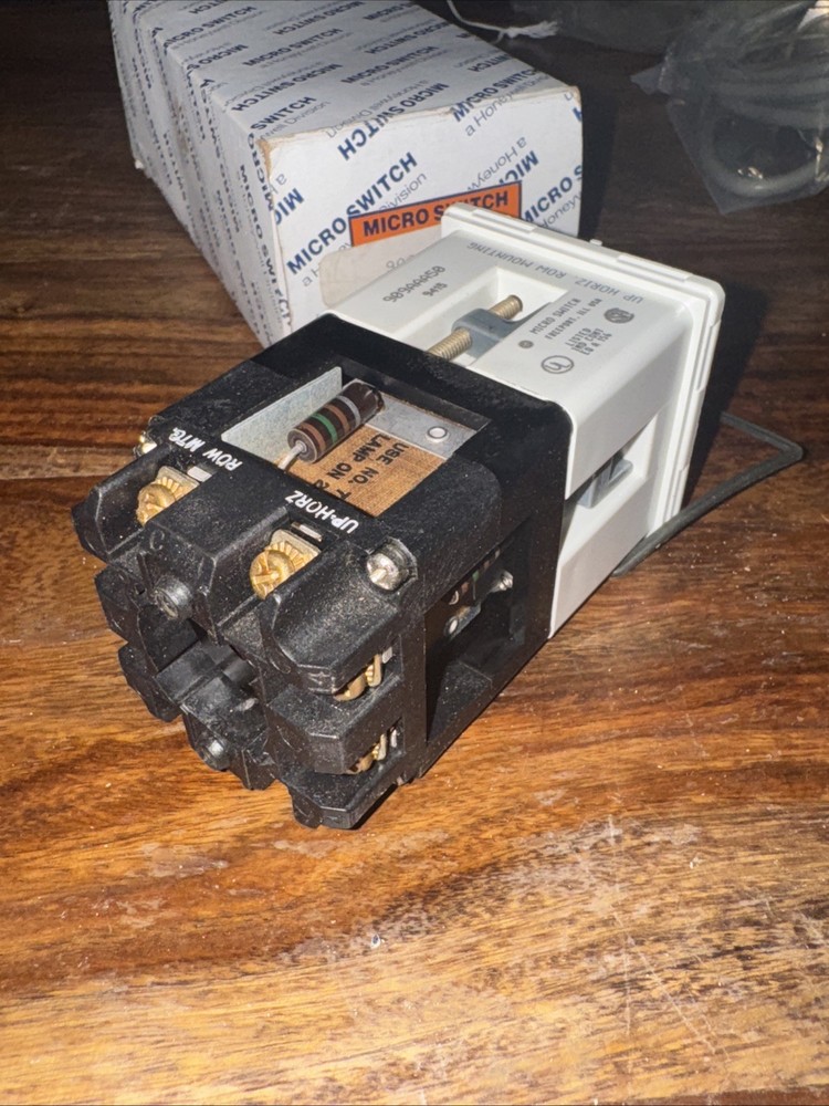 Honeywell Micro Switch 909AAA50 Operator Indicator Switch 120V, LO1