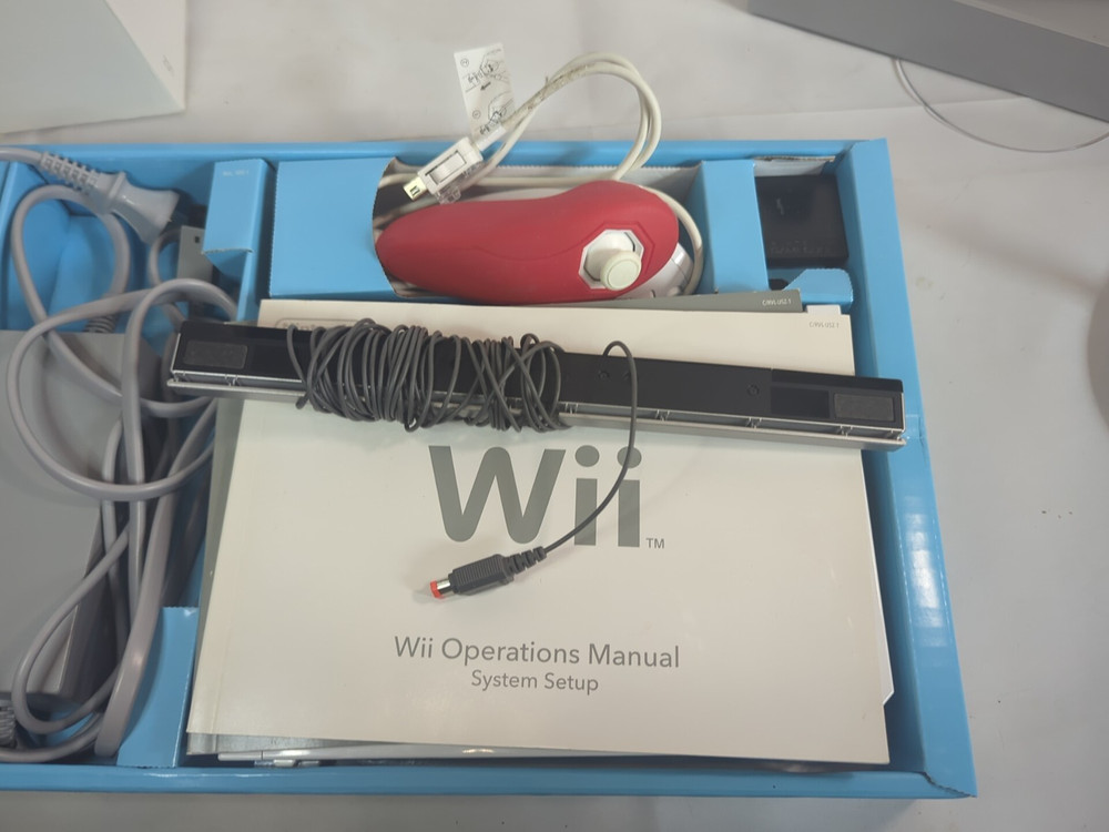 Nintendo Wii Console game system controllers bundle White (With box) Tested B13