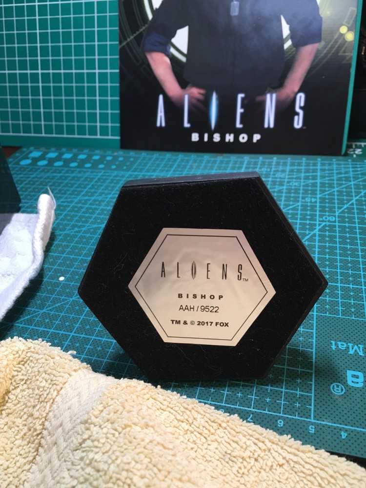 Eaglemoss Alien & Predator #19 "Bishop" with box and leaflet