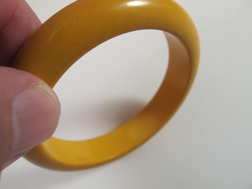 light butterscotch tested bakelite bangle bracelet