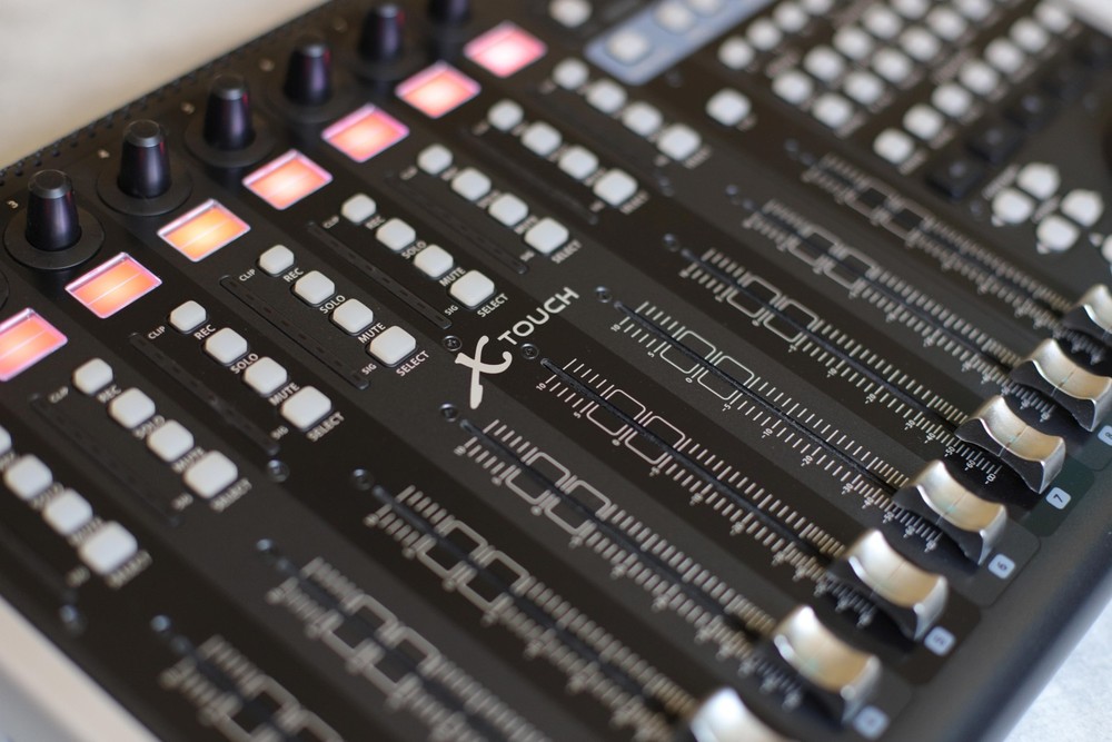 Behringer X-TOUCH USB/MIDI Universal DAW Control Surface