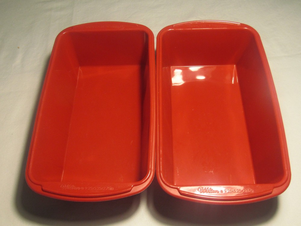 Wilton Silicon Bread Pan Molds  (2 Piece Bundle) Preowned Good  Condition