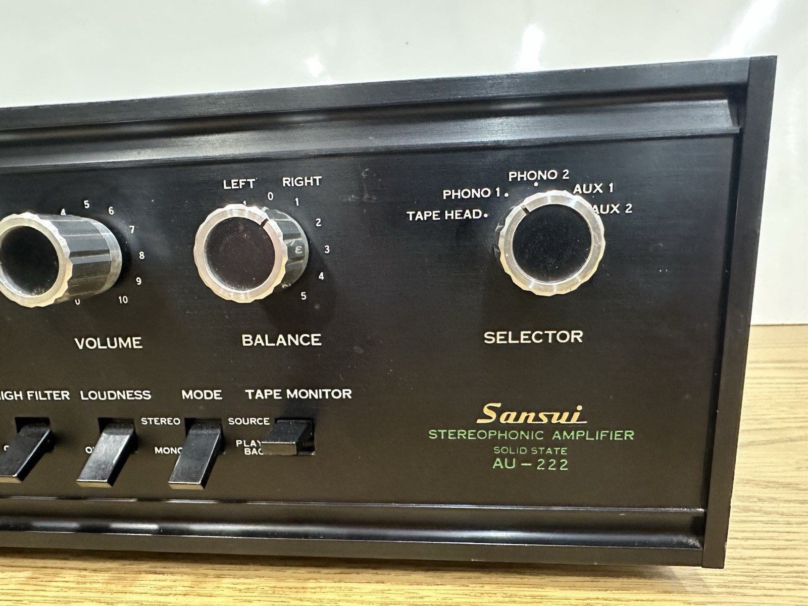 Nice Sansui AU-222 Integrated Stereo Amplifier Turns On, UNTESTED. *Read