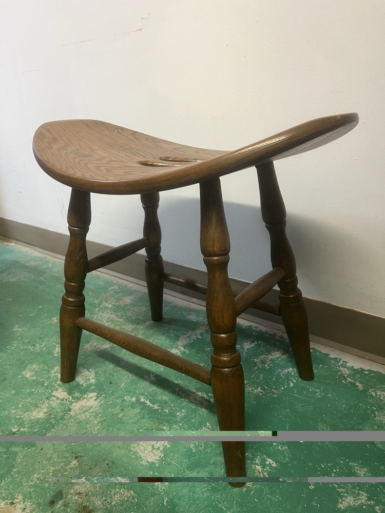 Amish Saddle Solid Oak Stool Very Clean Condition 19.5 in tall