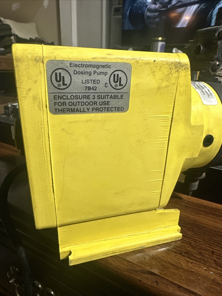 LMI Milton Roy P051-392TI