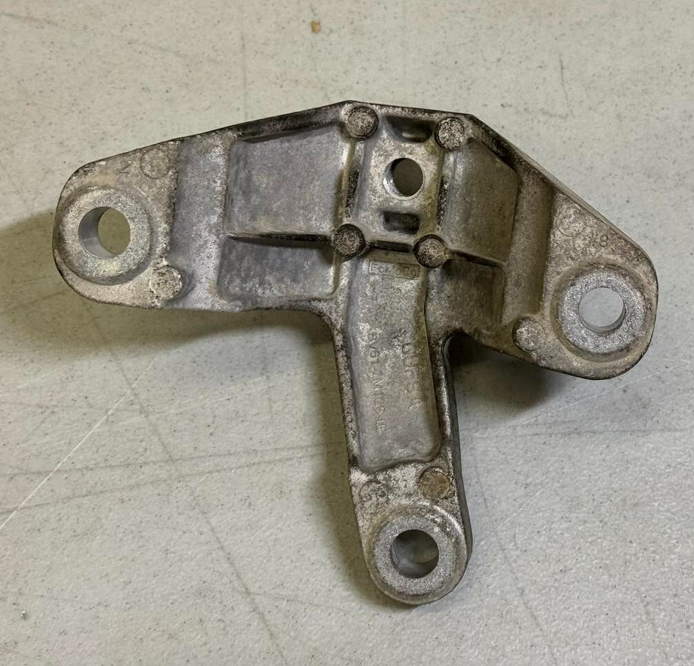 Ford Focus 2012-2018 AT 2.0L Engine Transmission Upper Mount Bracket