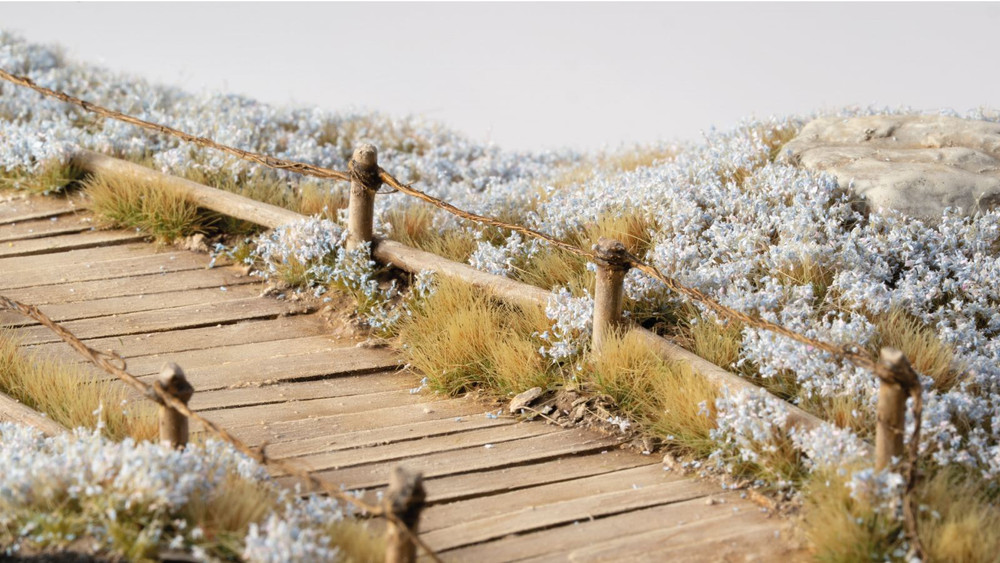 Gamer's Grass: Light Blue Lilac Flowers