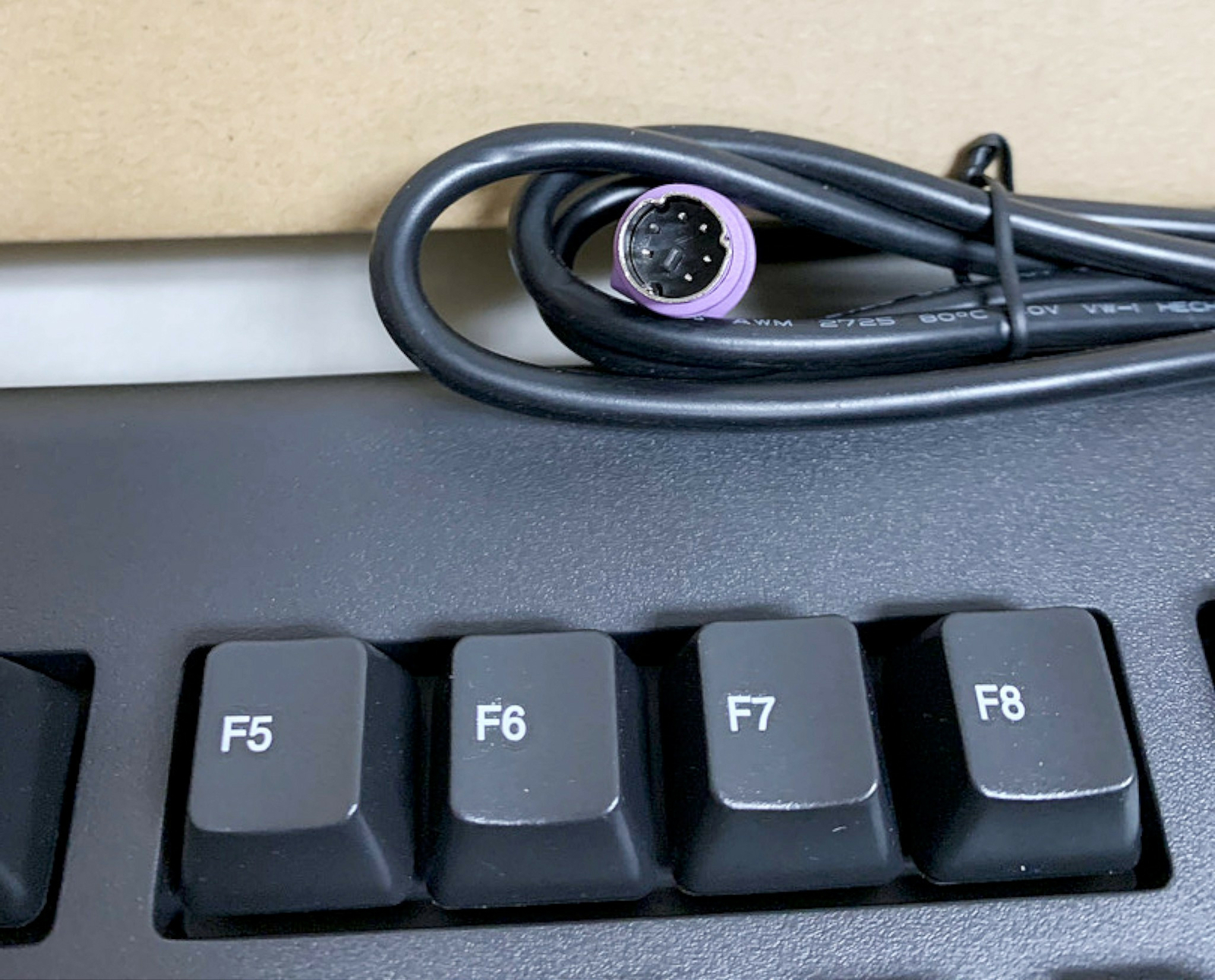 NEW OEM Wyse Dell Keyboard KB-3923 Black 104 Key Pad PS/2 6-pin Plug 770413-01L