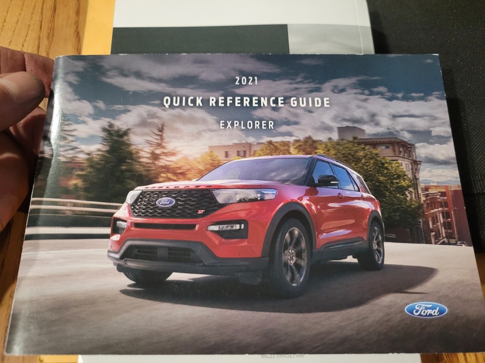 2021 FORD EXPLORER OWNERS MANUAL & CASE ( QUICK REF)