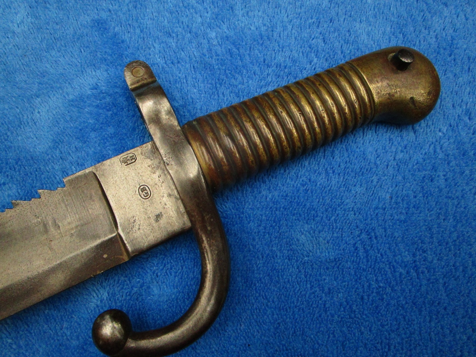 RARE ORIGINAL ANTIQUE M1868 BELGIUM SAWBACK BAYONET AND SCABBARD WITH HANGER