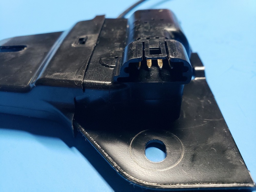 Cadillac Deville 2000-2005 Trunk Latch Lock Release Actuator 25726747