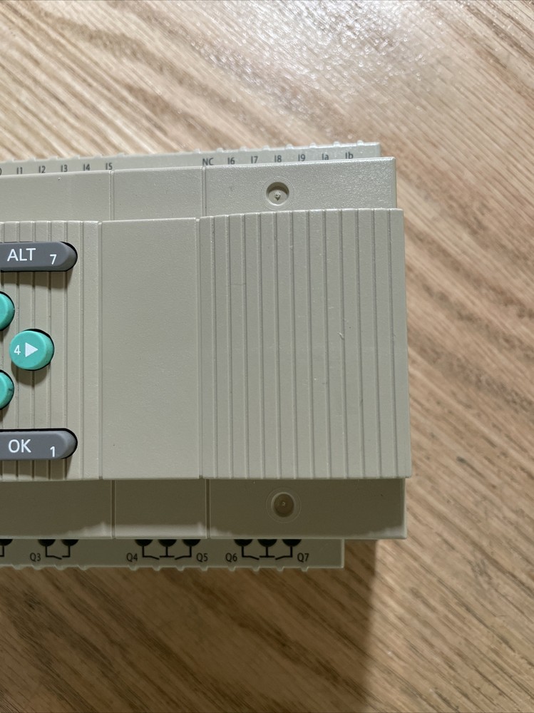 OMRON ZEN-20C3AR-A-V2 Programmable Relay,100-240VAC