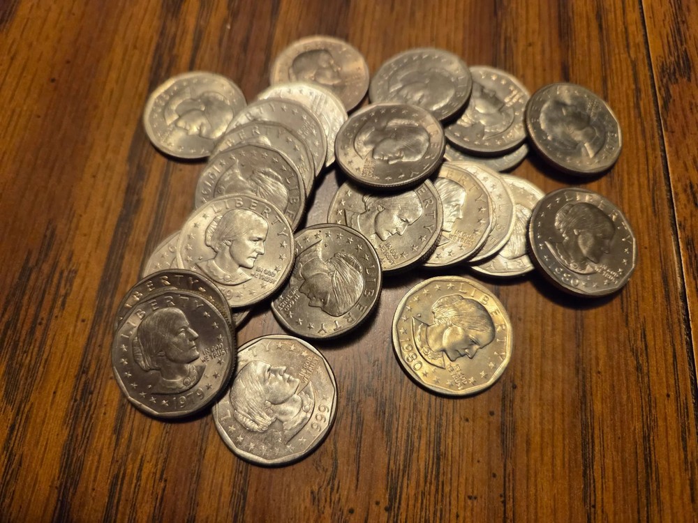 25 Susan B Anthony Dollars. Mixed Years and mint marks