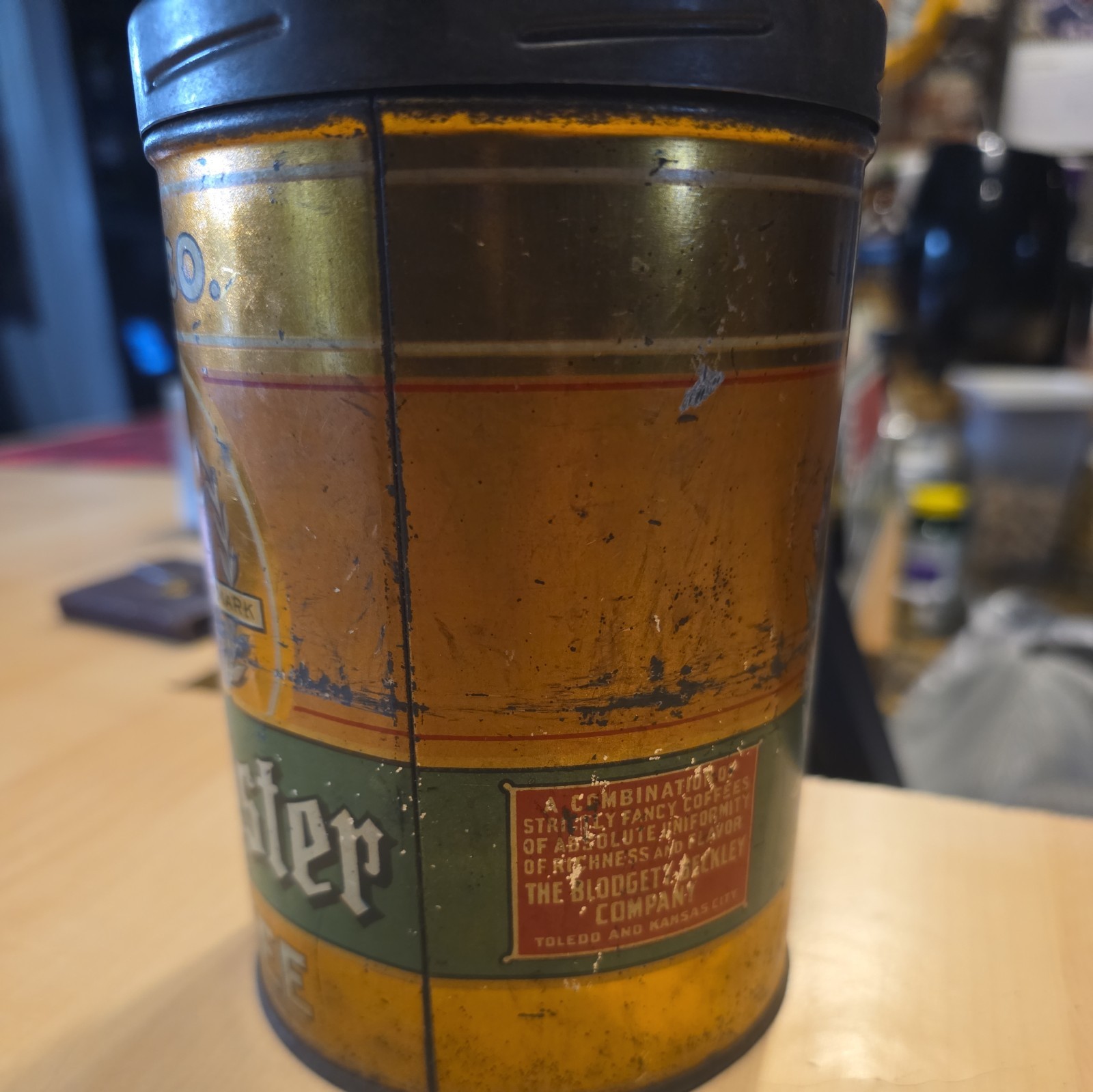 VINTAGE OLD MASTER BRAND COFFEE TIN ADVERTISING COLLECTIBLE GRAPHICS 463-U