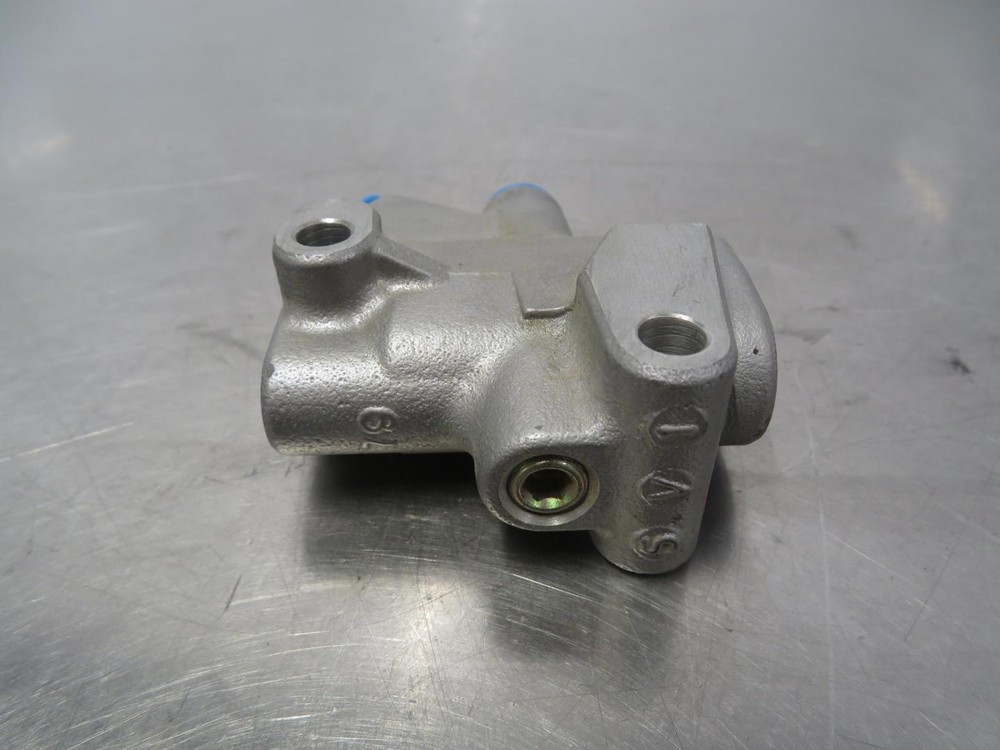 EB979 2006 06 HONDA VFR 800 INTERCEPTOR PROPORTIONING CONTROL VALVE